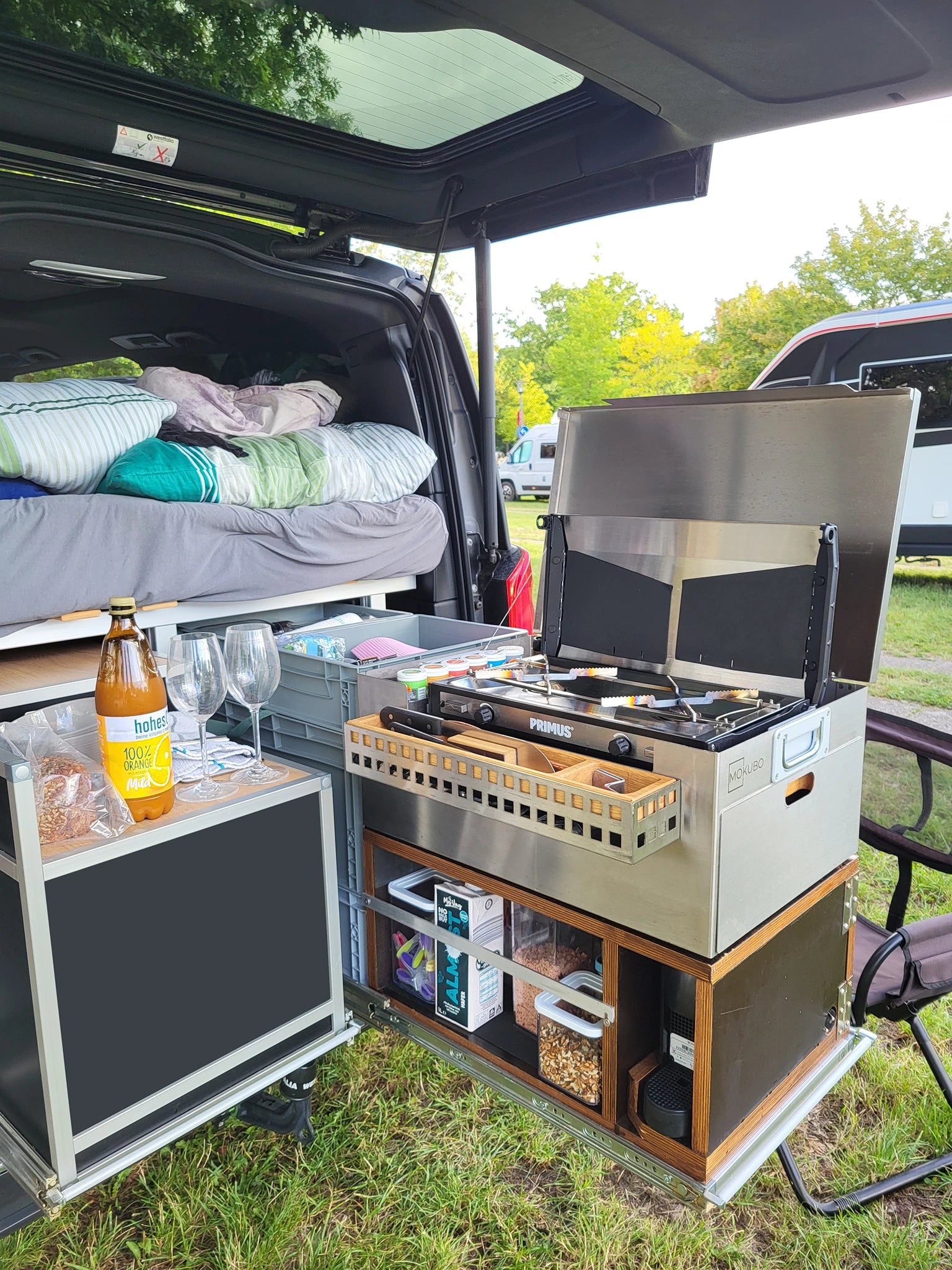 Mobile Küchenbox MOKUBO im Heckauszug Bus