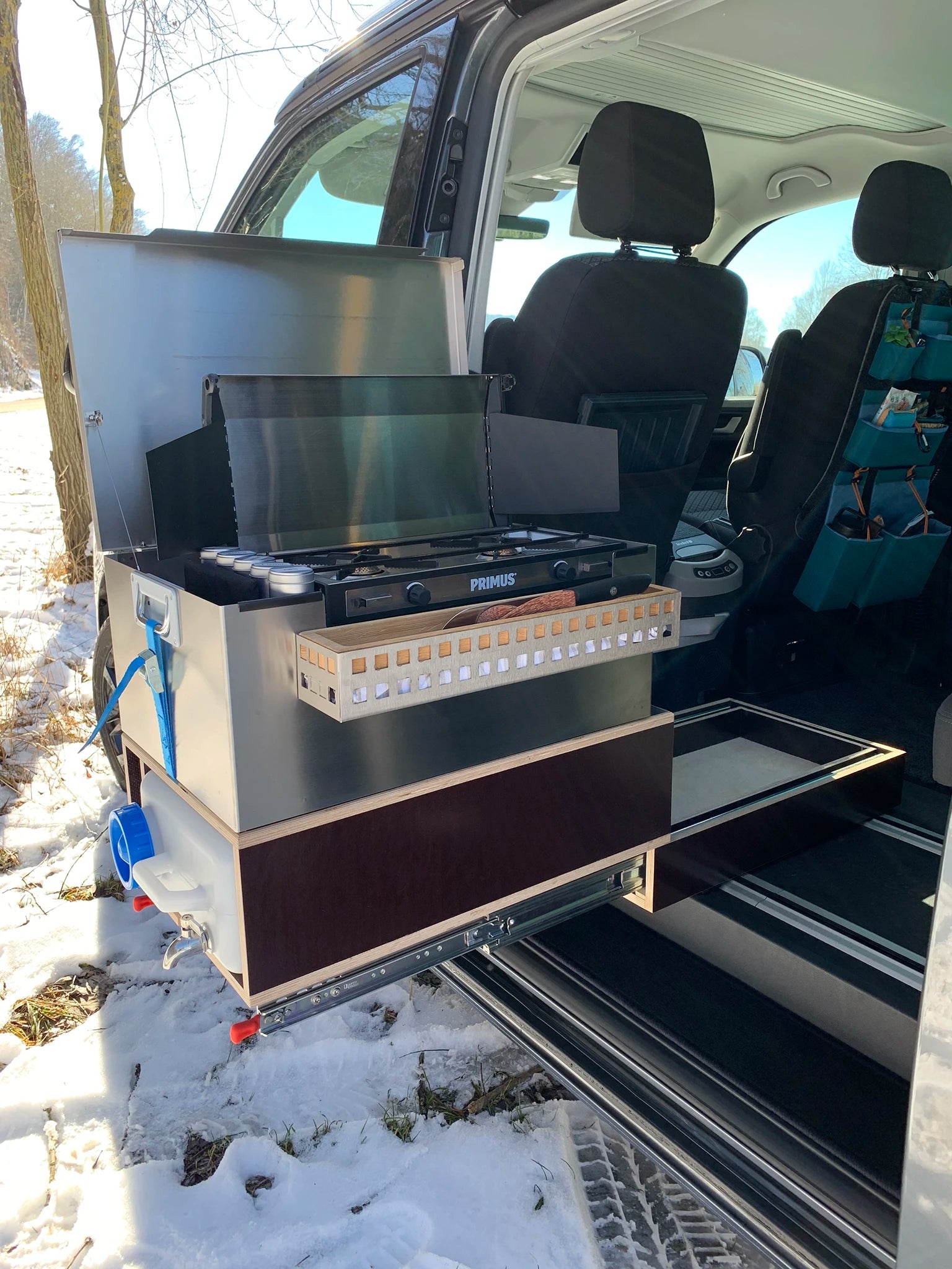 Mobile Kuechenbox MOKUBO auf Seitentür Auszug