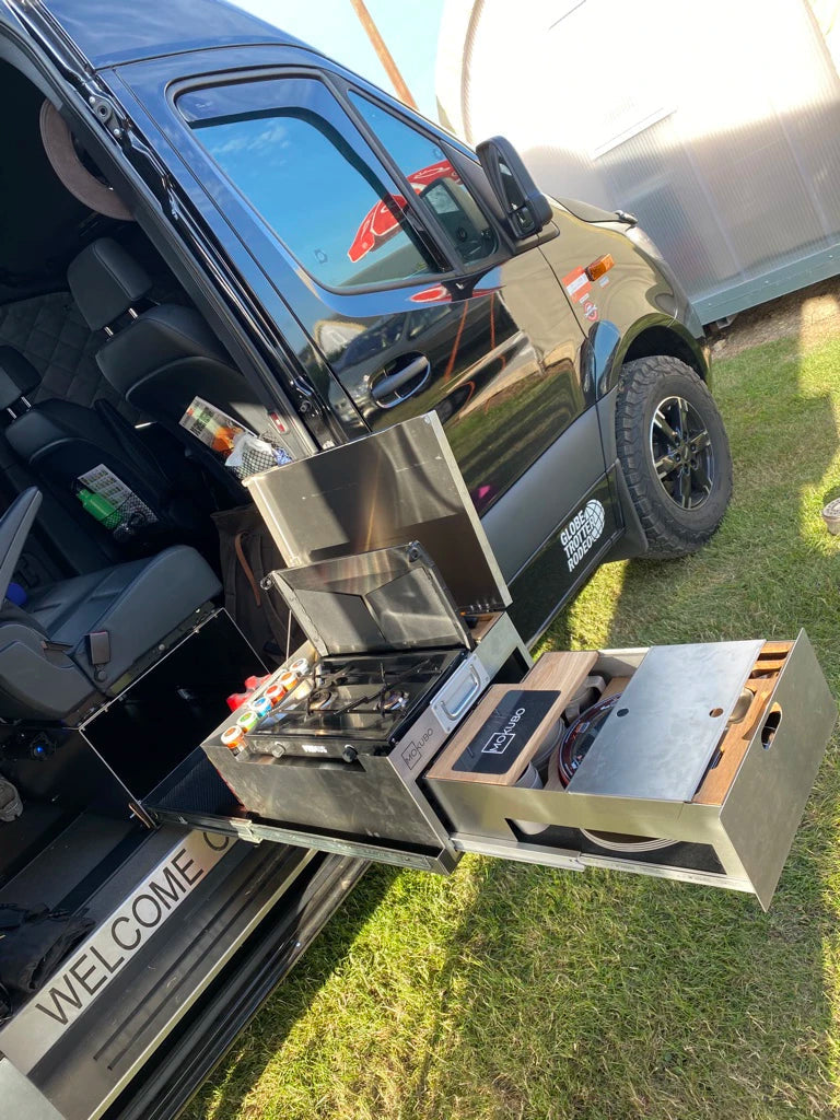 Mobile Küchenbox MOKUBO seitlicher Auszug in Schiebetür