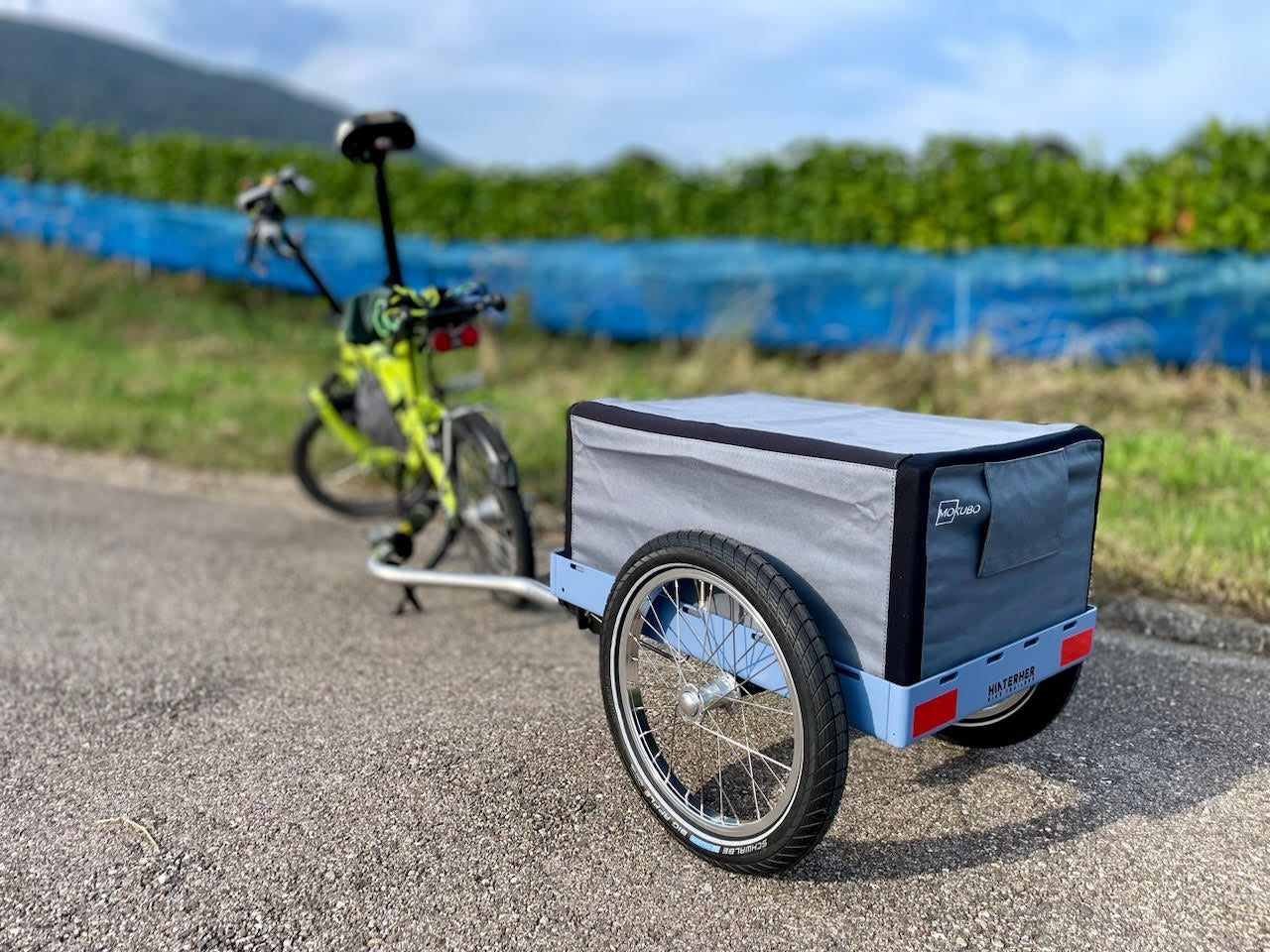 Mobile Küchenbox MOKUBO auf speziellem Fahrradanhänger