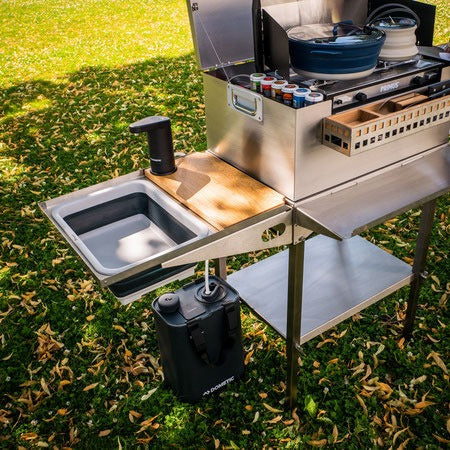 Mobile Küchenbox MOKUBO auf original Standfuss im Grünen Fokus Spülen
