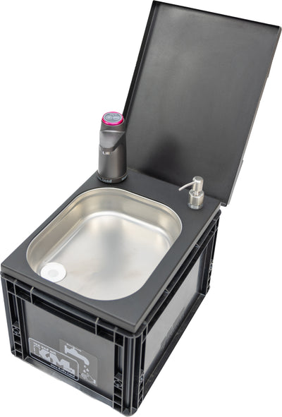 KomaLand Waschbox von oben aufgeklappt mit Wasserhahn und Seifenspender